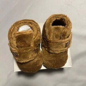 Baby Ugg 02/03 side